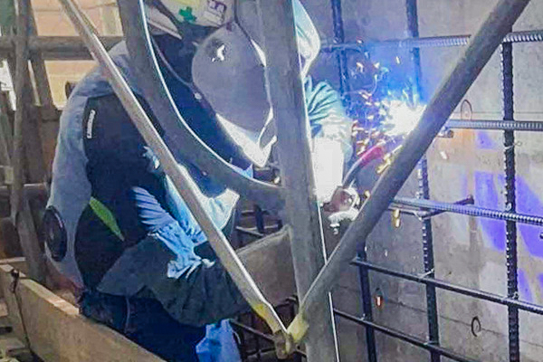 耐震工事における鉄筋のフレア溶接